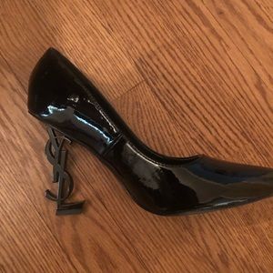 SOLD New YSL - Saint Laurent black leather pump